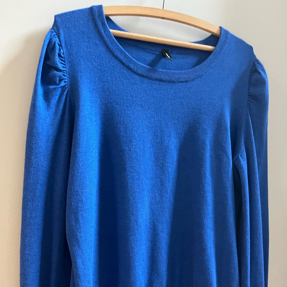 Blue sweater with rouching